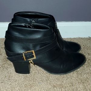 Thalia Sodi black booties as 8.5